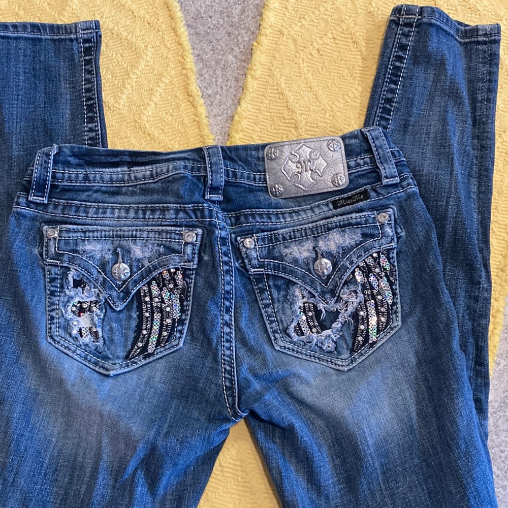 Gorgeous pair of Miss Me mid rise skinny distressed Angel wings 28x32